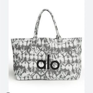Alo Iconic Shopper Tote